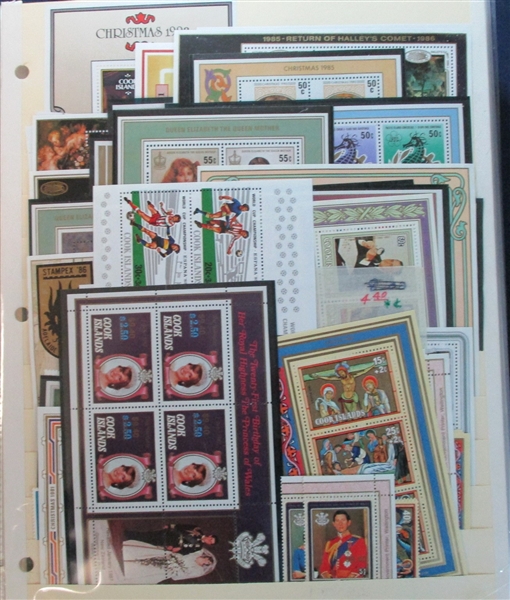 Cook Islands Accumulation/Collection in Binders (Est $100-150)